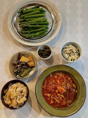 トマト煮込みハンバーグカレー1