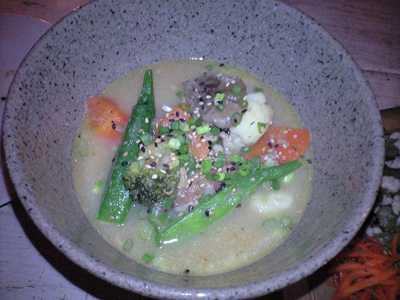 軟骨ソーキと秋野菜の豆乳グリーンカレー2