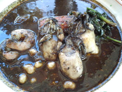 牡蠣とエビの黒カレーバジル風味2