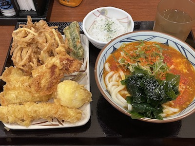 トマたまカレーうどん1