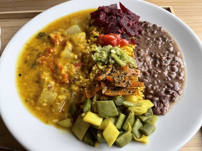 カレーとサラダ2