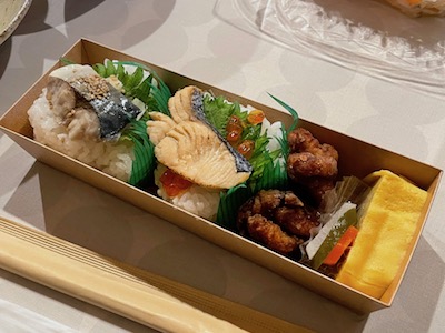 おにぎり弁当1