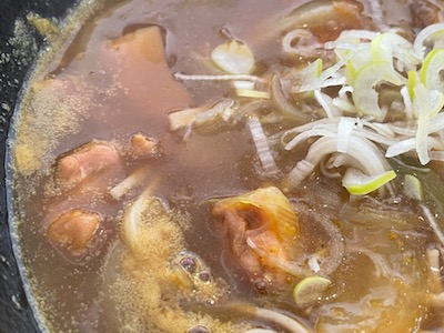 カレーそばとサラダ6