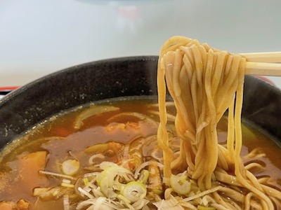 カレーそばとサラダ7